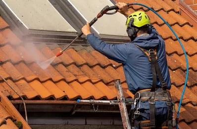 Démoussage et hydrofuge de toiture à Fouquerolles